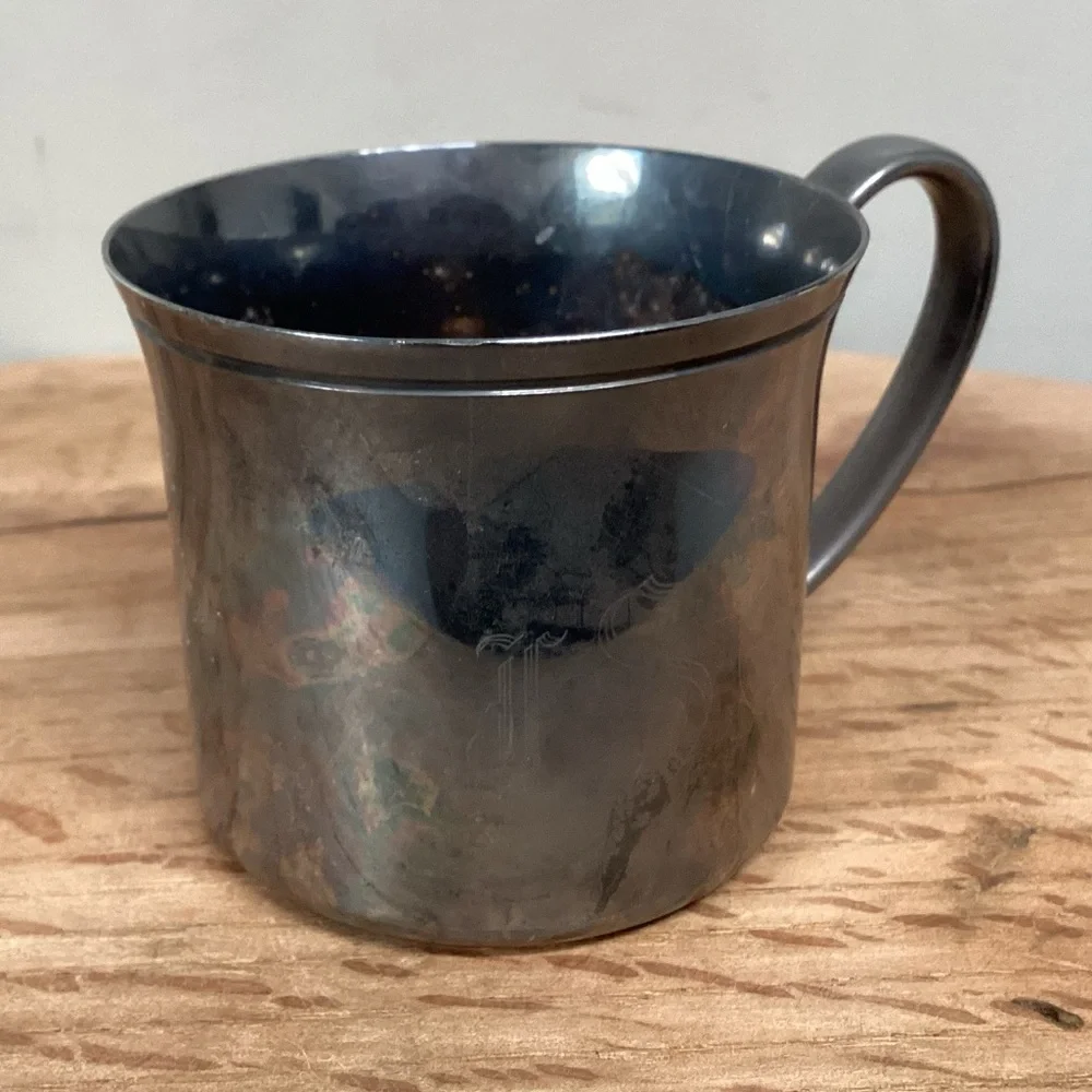 ⚫️ Vintage - Silver Plate Baby’s - Toddlers Cup with Cute Bear Design on base